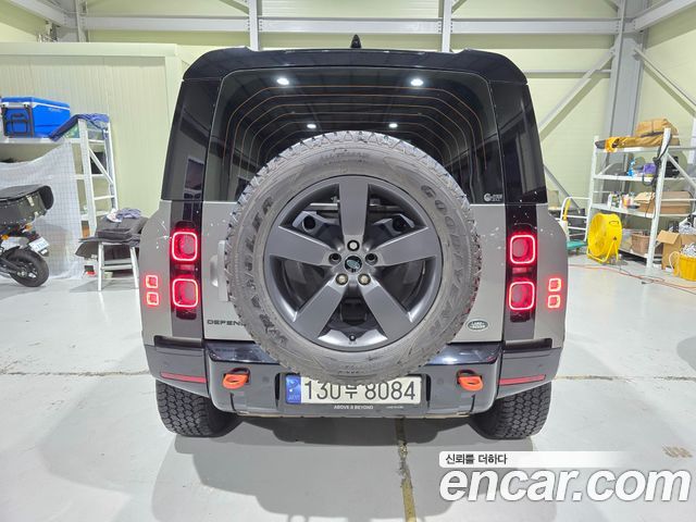 Land Rover Defender (L663) 110 P400 X 2023 — фото 4