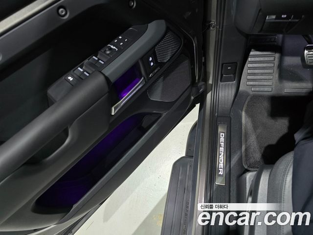 Land Rover Defender (L663) 110 P400 X 2023 — фото 9