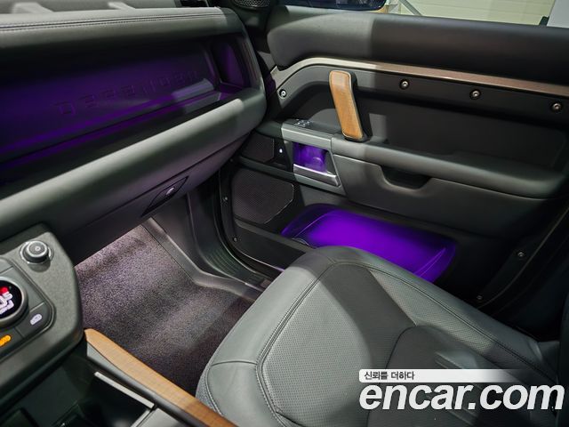 Land Rover Defender (L663) 110 P400 X 2023 — фото 10