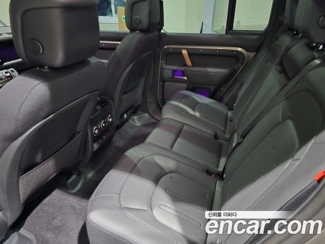 Land Rover Defender (L663) 110 P400 X 2023 — фото 17