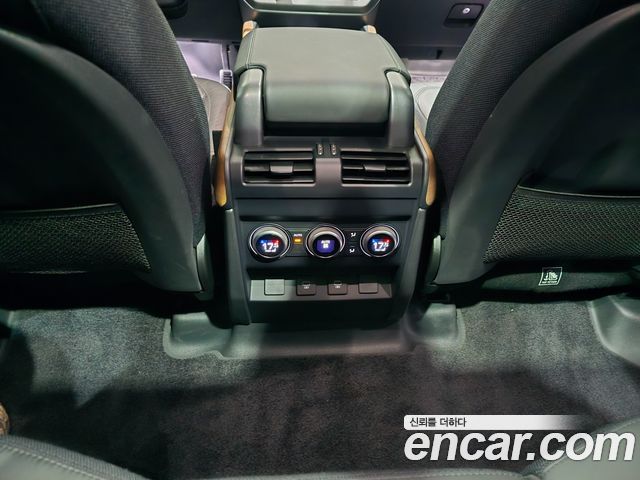 Land Rover Defender (L663) 110 P400 X 2023 — фото 18