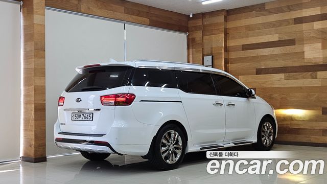 Kia Carnival 9-seater Noblesse 2016 — фото 2