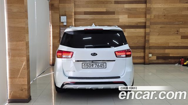 Kia Carnival 9-seater Noblesse 2016 — фото 4