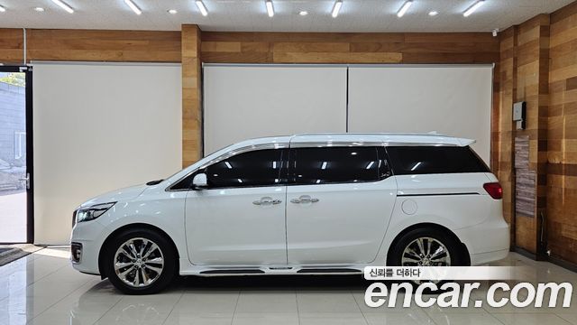 Kia Carnival 9-seater Noblesse 2016 — фото 5