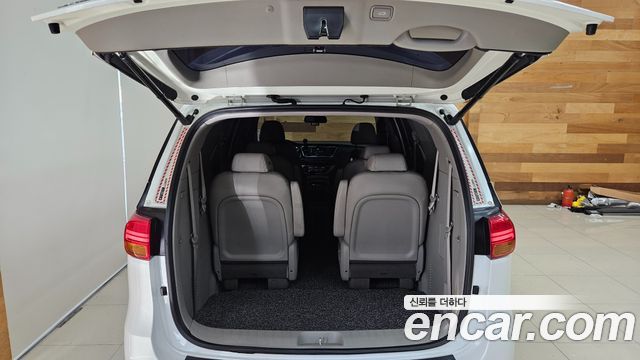 Kia Carnival 9-seater Noblesse 2016 — фото 6