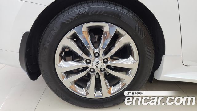 Kia Carnival 9-seater Noblesse 2016 — фото 8