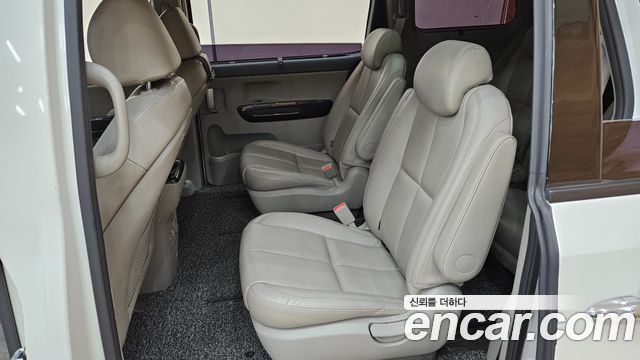 Kia Carnival 9-seater Noblesse 2016 — фото 10
