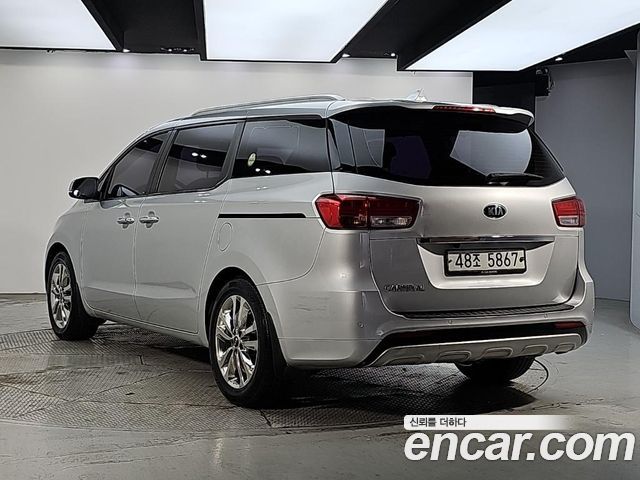 Kia Carnival 9-seater Prestige 2015 — фото 3