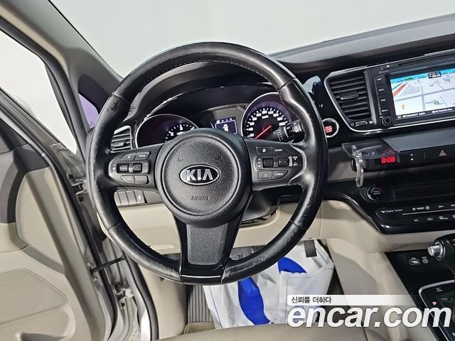 Kia Carnival 9-seater Prestige 2015 — фото 9