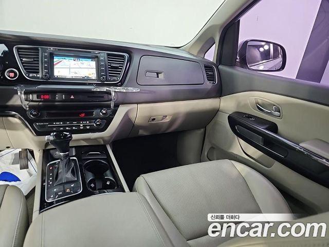 Kia Carnival 9-seater Prestige 2015 — фото 10