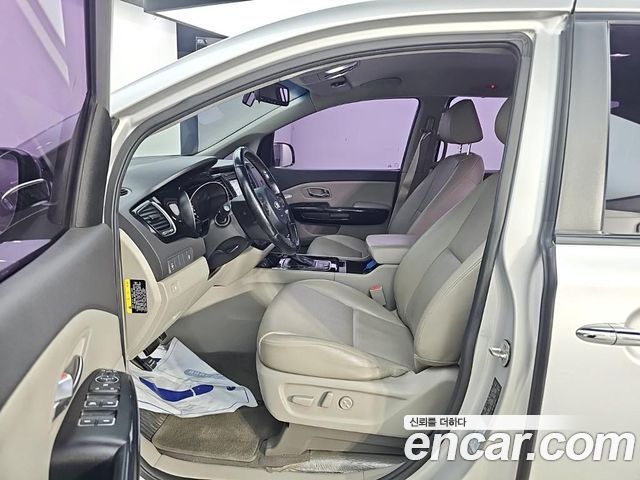 Kia Carnival 9-seater Prestige 2015 — фото 15