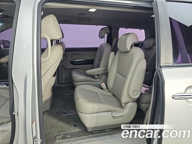 Kia Carnival 9-seater Prestige 2015 — фото 16