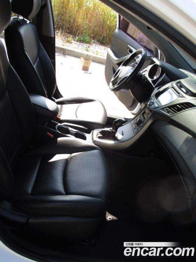 Hyundai Avante 1.6 GDi Modern Standard 2014 — фото 9