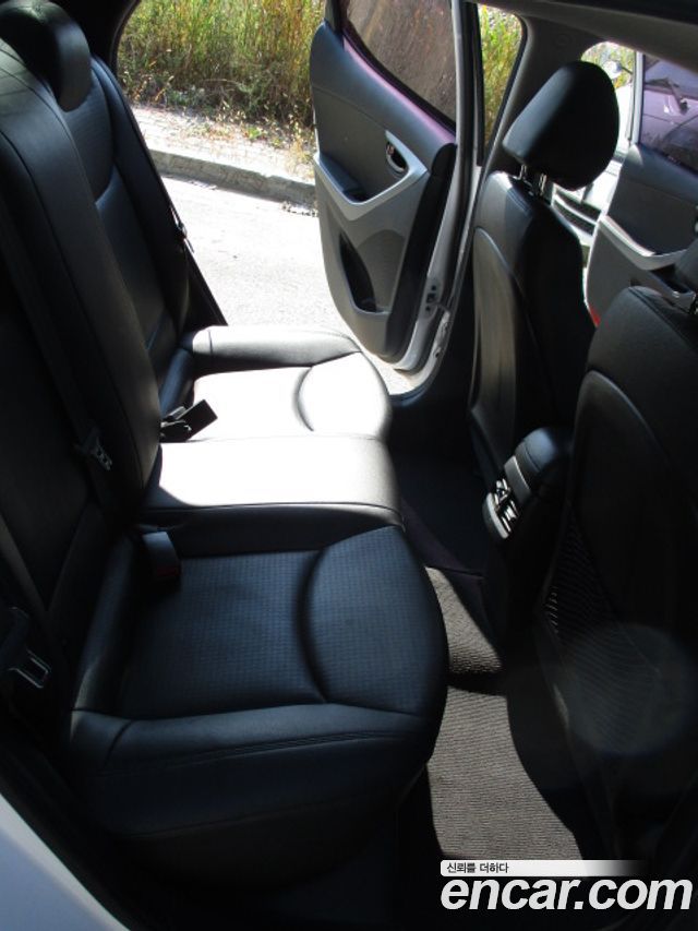Hyundai Avante 1.6 GDi Modern Standard 2014 — фото 10