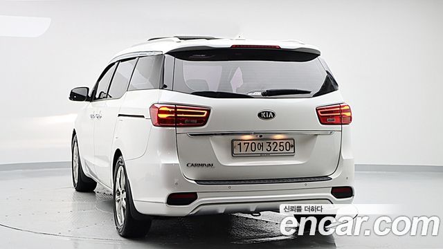 Kia Carnival 9-Seater Noblesse Special 2020 — фото 2