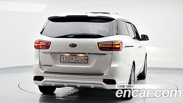 Kia Carnival 9-Seater Noblesse Special 2020 — фото 4