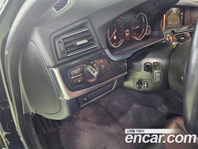 BMW 5 Series (F10) 520d xDrive M Aero Dynamic 2016 — фото 19