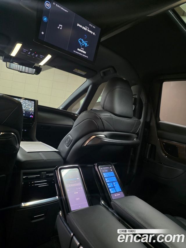 Toyota Alphard (IV) 2.5 HEV Executive AWD 2025 — фото 7