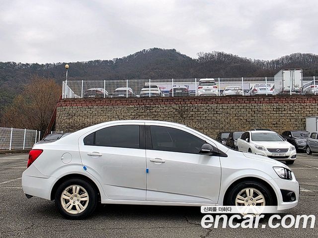 Chevrolet Aveo Sedan LS Deluxe 2014 — фото 23