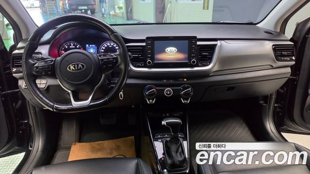 Kia Stonic Diesel 1.6 Deluxe 2018 — фото 9