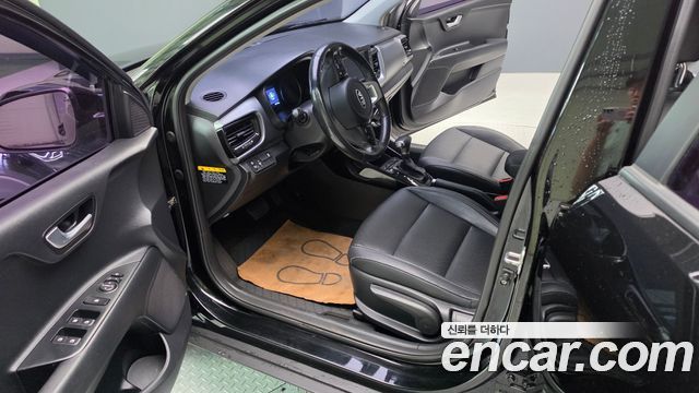 Kia Stonic Diesel 1.6 Deluxe 2018 — фото 10