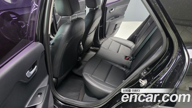 Kia Stonic Diesel 1.6 Deluxe 2018 — фото 15