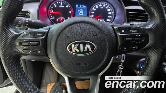 Kia Stonic Diesel 1.6 Deluxe 2018 — фото 20