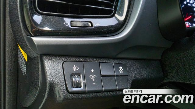 Kia Stonic Diesel 1.6 Deluxe 2018 — фото 21