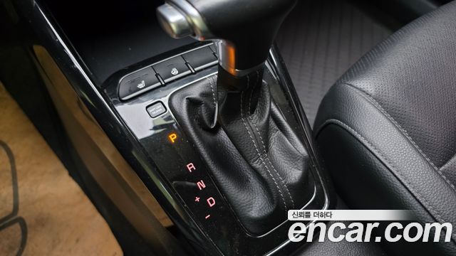 Kia Stonic Diesel 1.6 Deluxe 2018 — фото 23