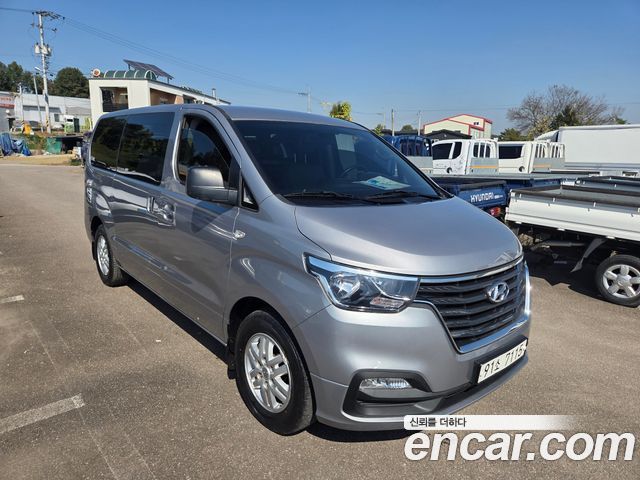 Hyundai Grand Starex Van 3-Seater Smart