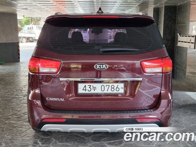 Kia Carnival 9-seater Prestige 2016 — фото 5
