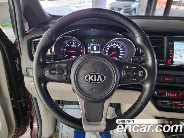 Kia Carnival 9-seater Prestige 2016 — фото 10