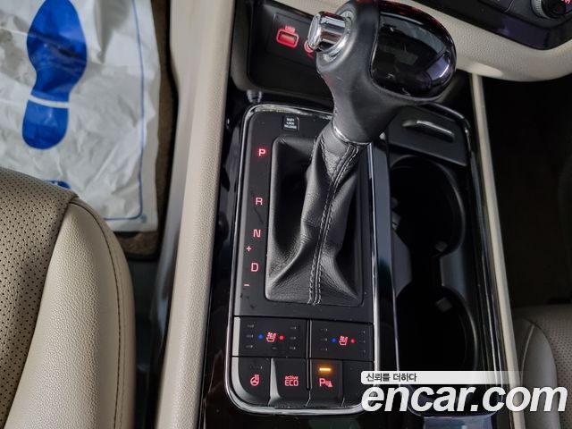 Kia Carnival 9-seater Prestige 2016 — фото 12