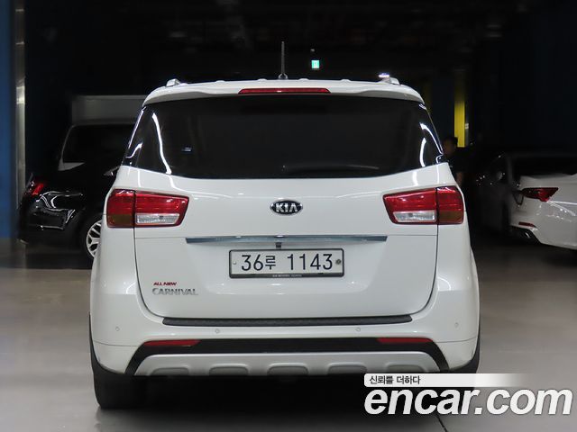Kia Carnival 9-seater Prestige 2015 — фото 3
