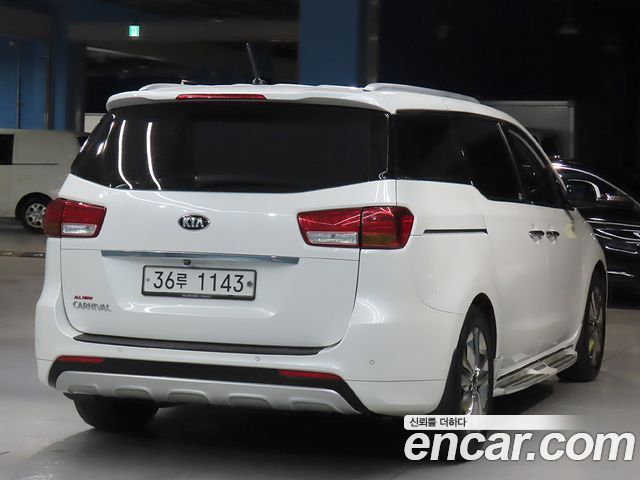 Kia Carnival 9-seater Prestige 2015 — фото 4
