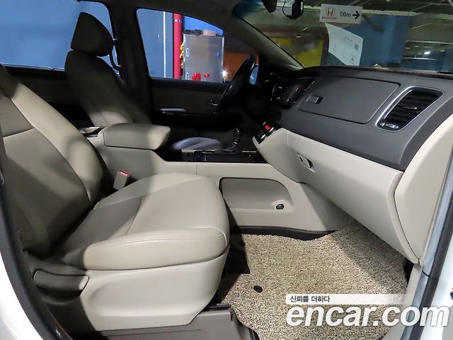Kia Carnival 9-seater Prestige 2015 — фото 8