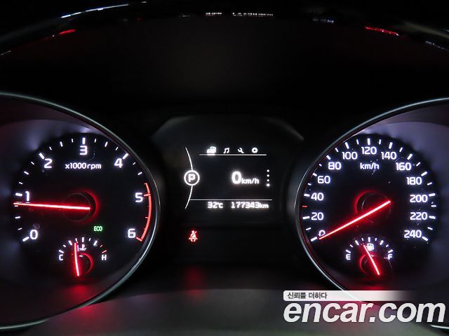 Kia Carnival 9-seater Prestige 2015 — фото 9