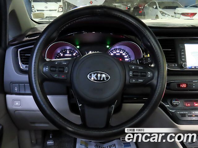 Kia Carnival 9-seater Prestige 2015 — фото 10