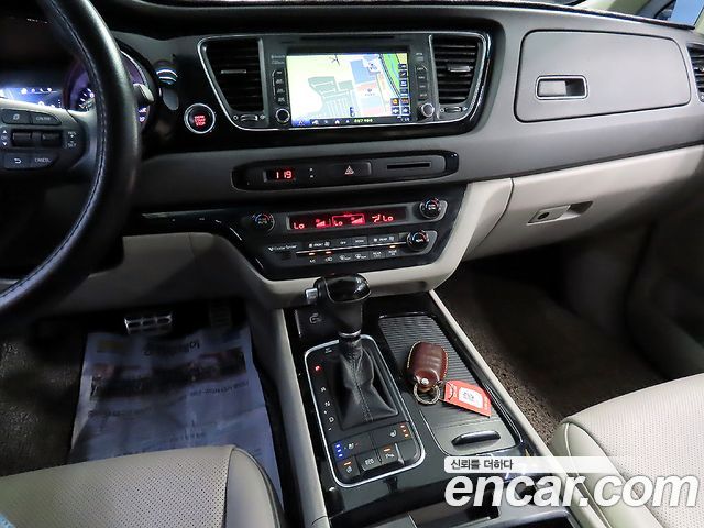 Kia Carnival 9-seater Prestige 2015 — фото 15