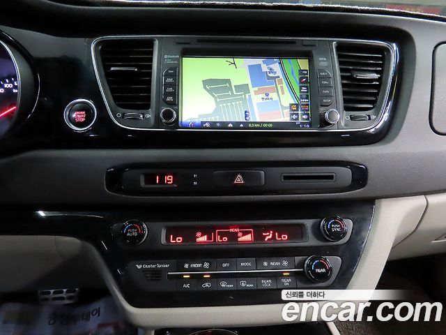 Kia Carnival 9-seater Prestige 2015 — фото 16