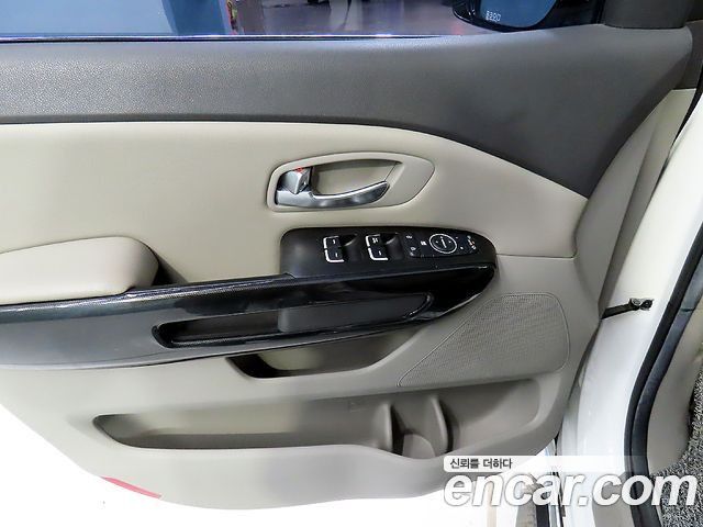 Kia Carnival 9-seater Prestige 2015 — фото 18