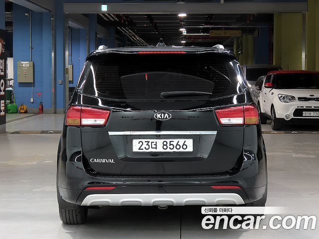 Kia Carnival 9-seater Prestige 2015 — фото 3