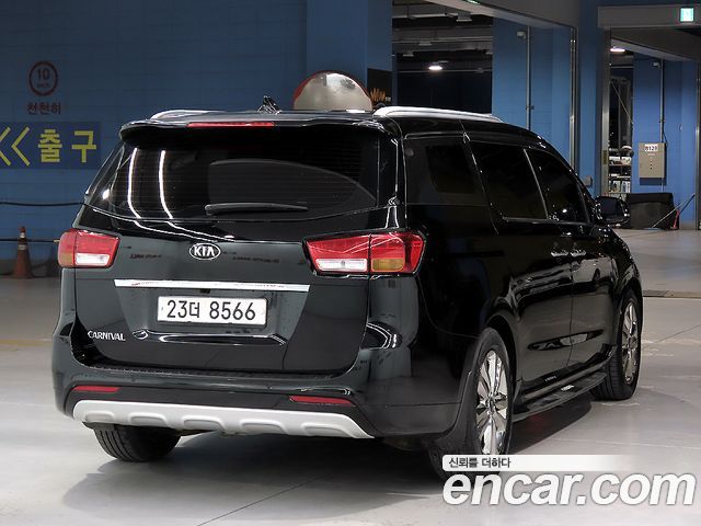 Kia Carnival 9-seater Prestige 2015 — фото 4