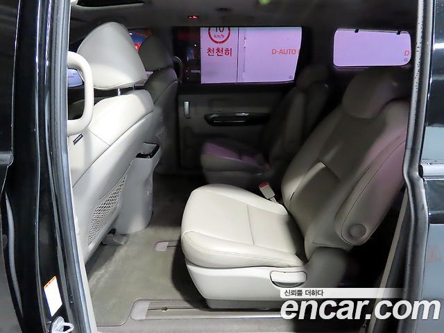 Kia Carnival 9-seater Prestige 2015 — фото 7