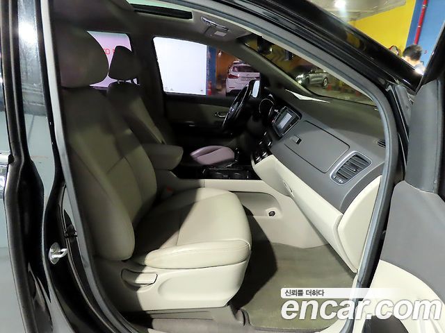 Kia Carnival 9-seater Prestige 2015 — фото 9