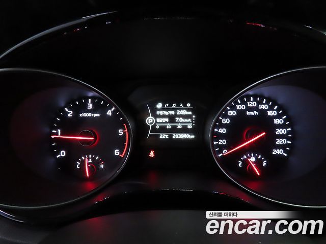 Kia Carnival 9-seater Prestige 2015 — фото 10