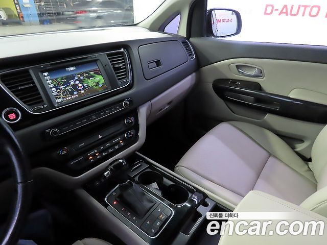 Kia Carnival 9-seater Prestige 2015 — фото 16