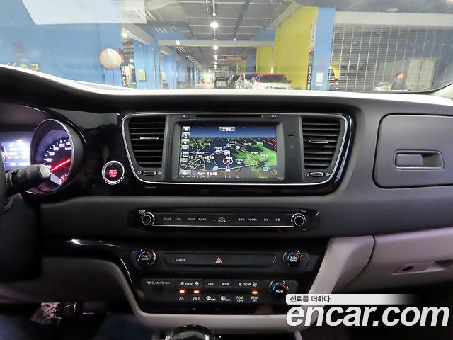 Kia Carnival 9-seater Prestige 2015 — фото 17