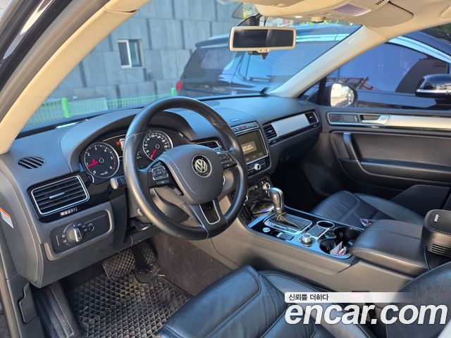 Volkswagen Touareg V6 3.0 TDI Bluemotion Premium 7P5 2016 — фото 13