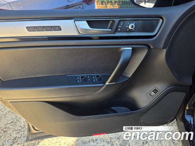 Volkswagen Touareg V6 3.0 TDI Bluemotion Premium 7P5 2016 — фото 15